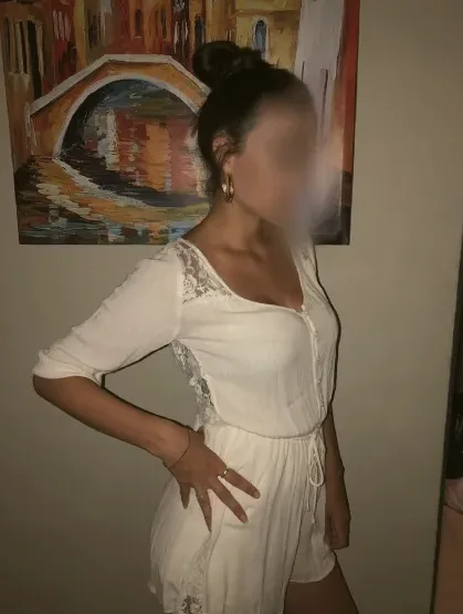 Ayse, 32