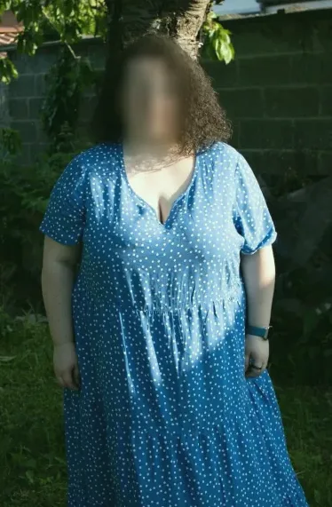 Büsra, 22