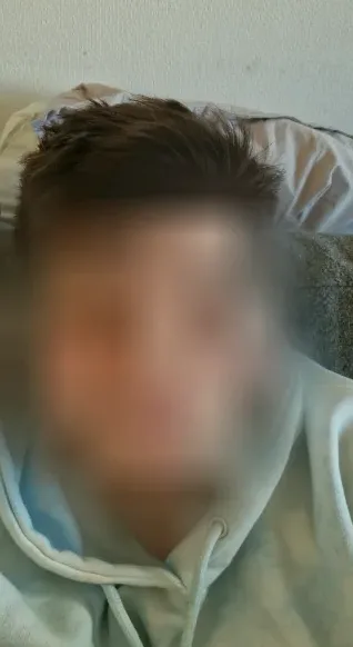 Büsra, 25