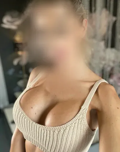 Fiona, 36