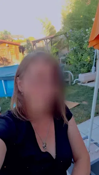 Lara, 37