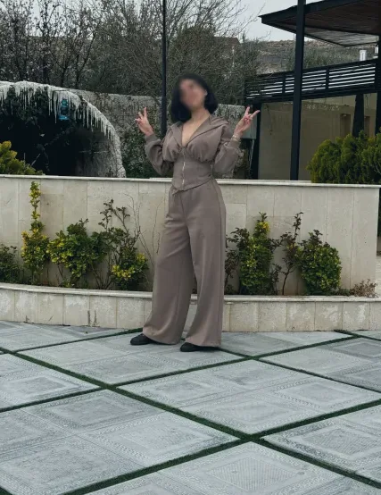 Larissa, 34