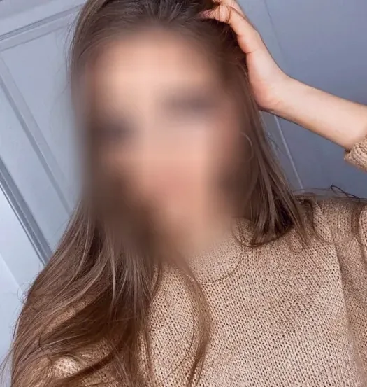 Larissa, 29