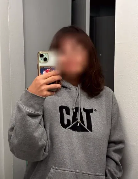 Larissa, 24