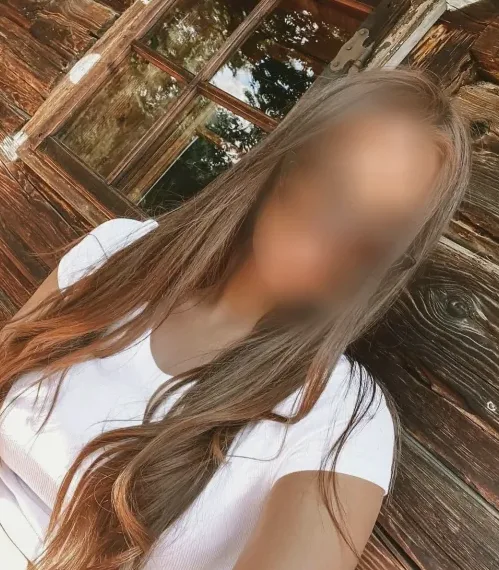 Melanie, 27