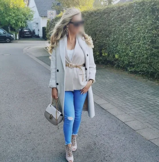 Neele, 34