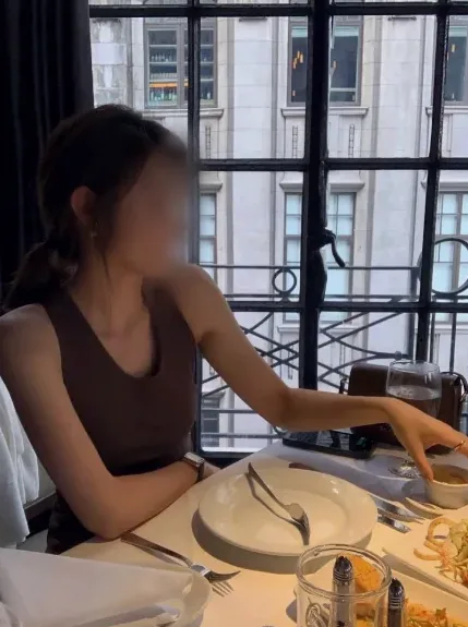 Sophie, 31