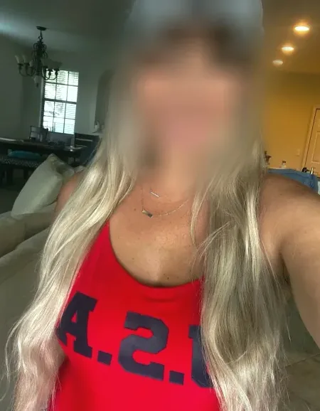 Vanessa, 38